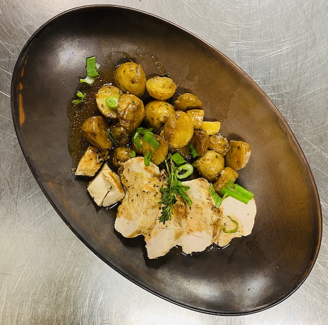 Filet de poulet basse température, jus de viande, patate FoodGoo